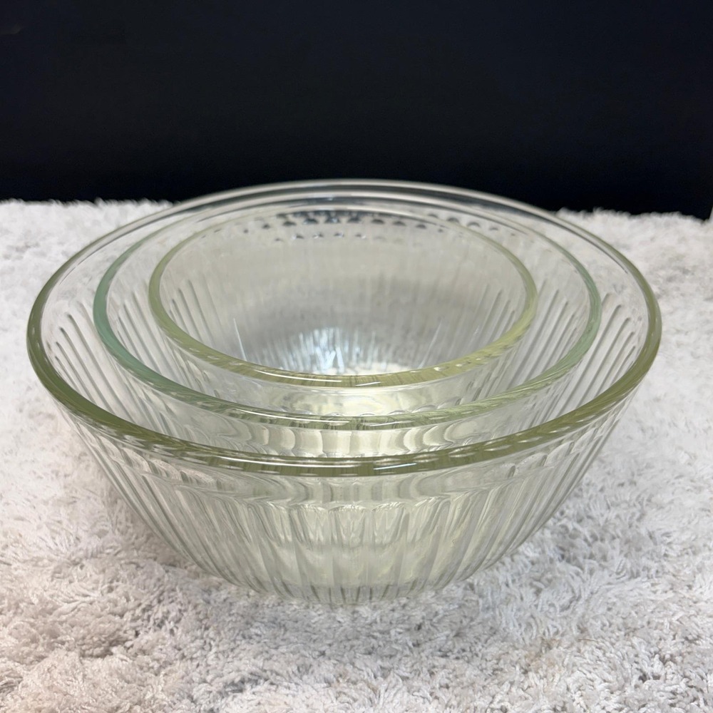 Pyrex Sculpted Clear Ribbed Glass Nesting Mixing Bowls Set of 3 7401 7402 7403